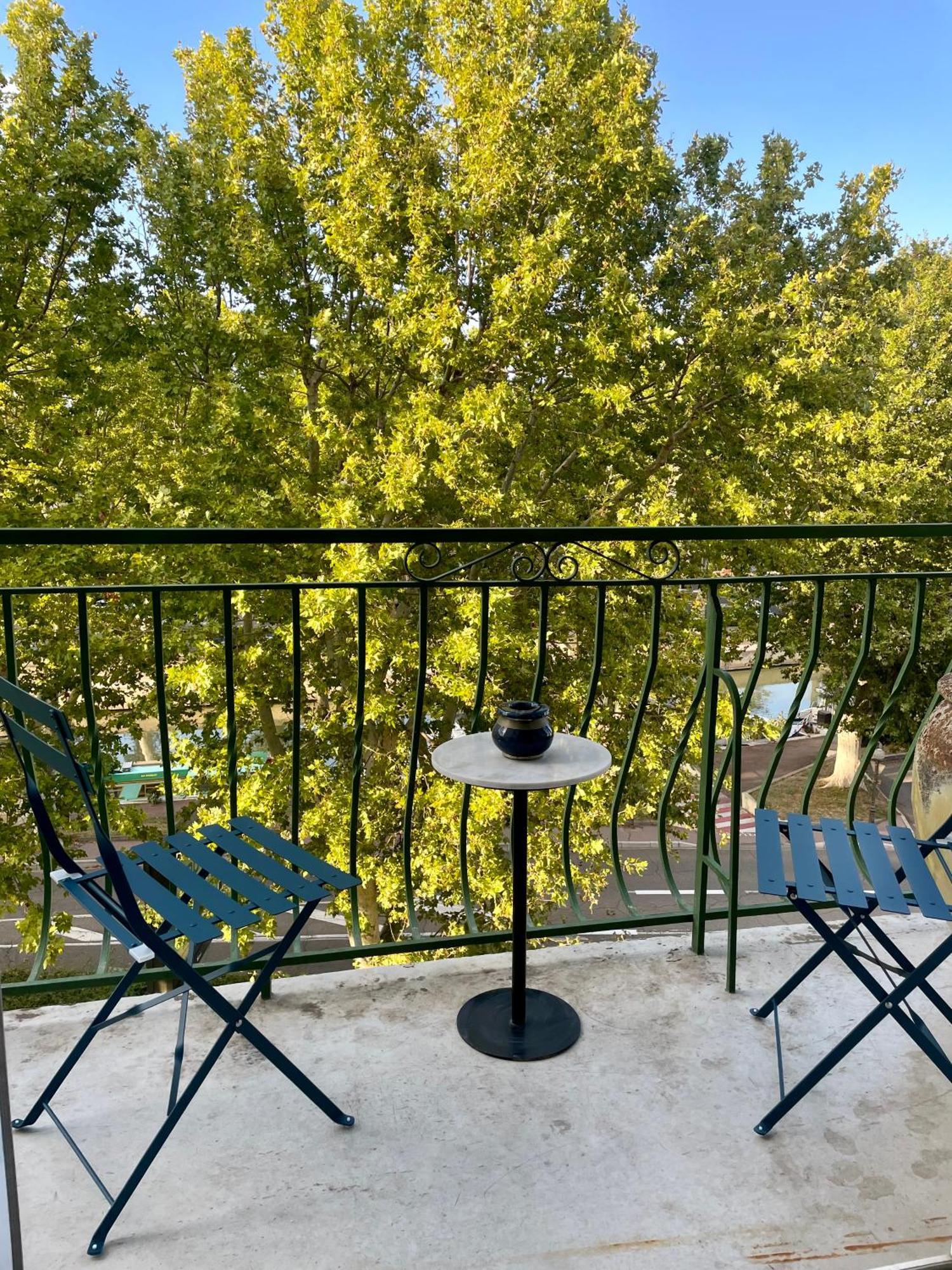 Appartement Apparemment Luxueux Niche Dans Les Arbres